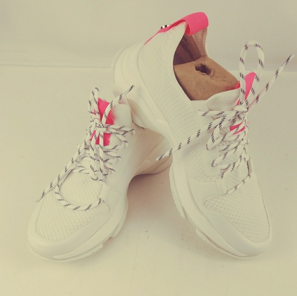 Steve Madden Women's white sneakers Myles Knit. - Picture 2 of 8